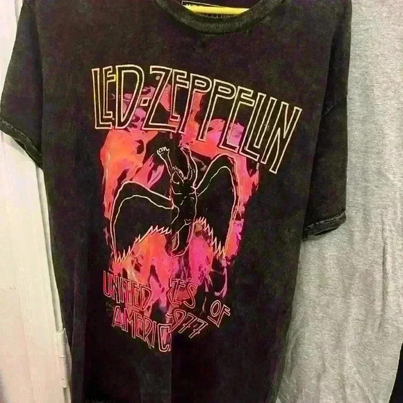 Men’s Medium Printed Tees - Picture 1 of 5